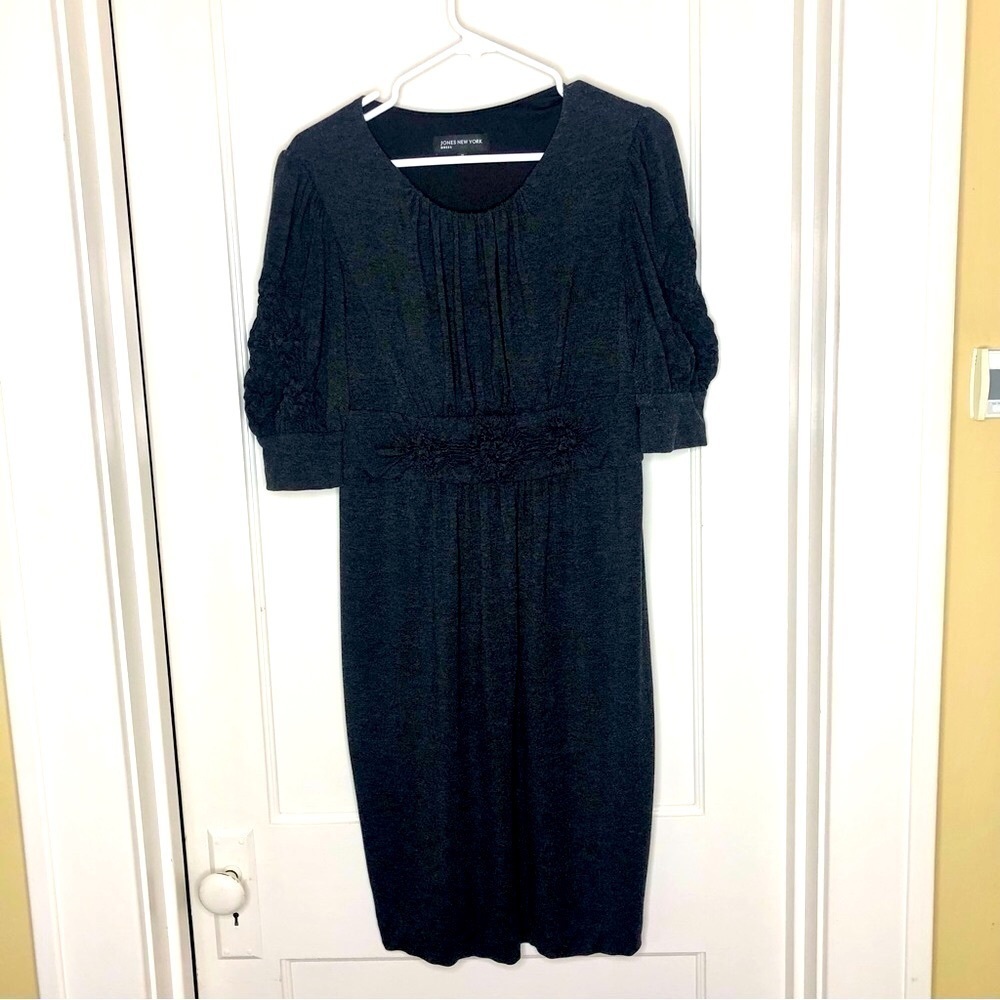 Jones New York dress gray half sleeve ruching empire waist rosette scoop neck 12